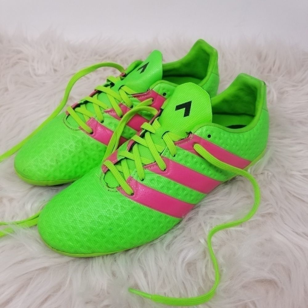 ADIDAS CLEATS. SIZE 6